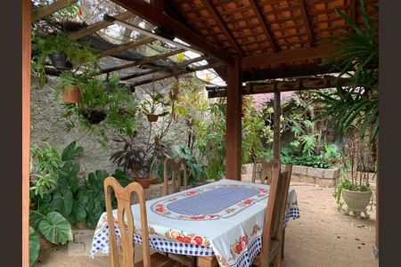 Casa à venda com 1000m², 5 quartos e 4 vagasÁrea Externa