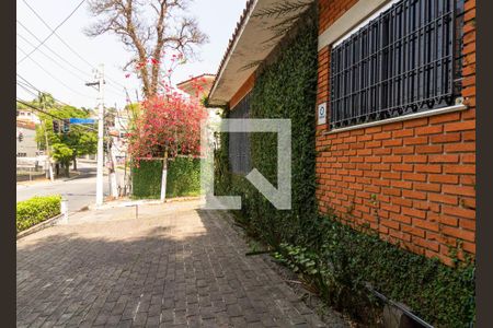 Casa para alugar com 400m², 4 quartos e 8 vagas Casa para alugar com 400m², 4 quartos e 8 vagasFachada