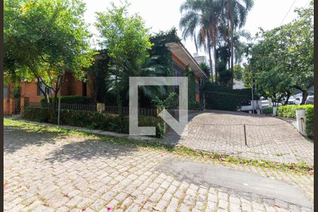 Casa para alugar com 400m², 4 quartos e 8 vagas Casa para alugar com 400m², 4 quartos e 8 vagasFachada