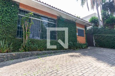 Casa para alugar com 400m², 4 quartos e 8 vagas Casa para alugar com 400m², 4 quartos e 8 vagasFachada