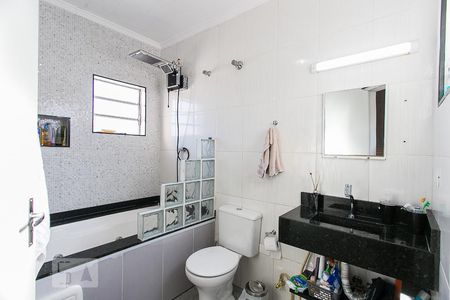 Casa à venda com 180m², 3 quartos e 2 vagasBanheiro da Suíte