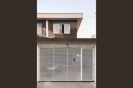 Casa à venda com 180m², 3 quartos e 2 vagasFachada