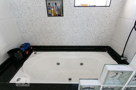 Casa à venda com 180m², 3 quartos e 2 vagasBanheiro da Suíte - Banheira