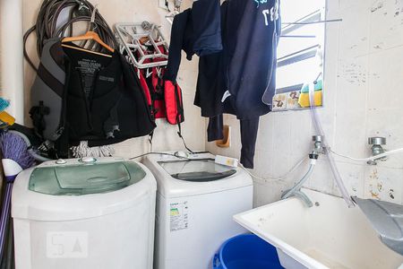 Casa à venda com 180m², 3 quartos e 2 vagasÁrea de Serviço