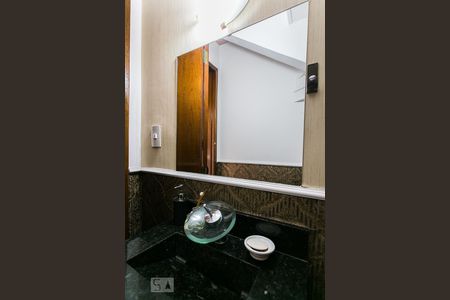 Casa à venda com 180m², 3 quartos e 2 vagasLavabo