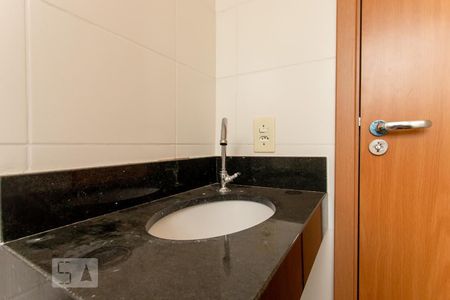 Banheiro de apartamento à venda com 2 quartos, 60m² em São José, Canoas