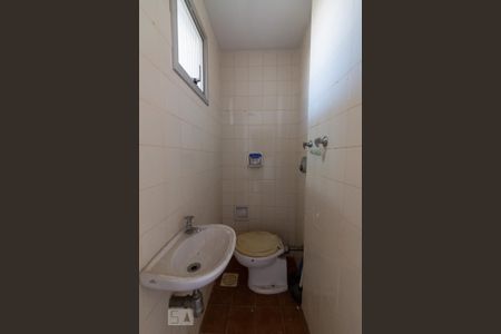 Apartamento à venda com 93m², 2 quartos e 2 vagas Apartamento à venda com 93m², 2 quartos e 2 vagasBanheiro de Serviço