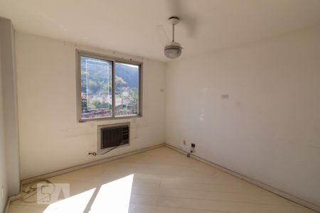 Apartamento à venda com 93m², 2 quartos e 2 vagas Apartamento à venda com 93m², 2 quartos e 2 vagasSuíte