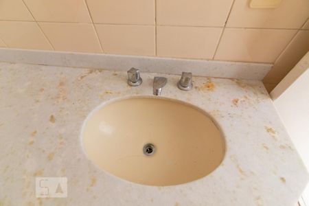 Apartamento à venda com 93m², 2 quartos e 2 vagas Apartamento à venda com 93m², 2 quartos e 2 vagasBanheiro da Suíte