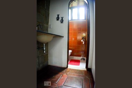 Casa para alugar com 640m², 5 quartos e 4 vagasBanheiro Social