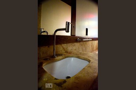 Quarto 1 com banheiro de casa para alugar com 5 quartos, 640m² em Pituaçu, Salvador