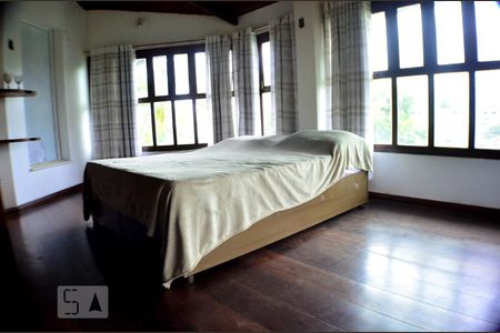 Quarto 1 com banheiro de casa para alugar com 5 quartos, 640m² em Pituaçu, Salvador