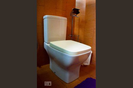 Casa para alugar com 640m², 5 quartos e 4 vagasQuarto 2 com banheiro