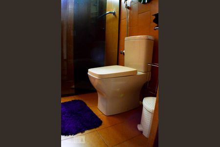 Casa para alugar com 640m², 5 quartos e 4 vagasBanheiro dos quartos