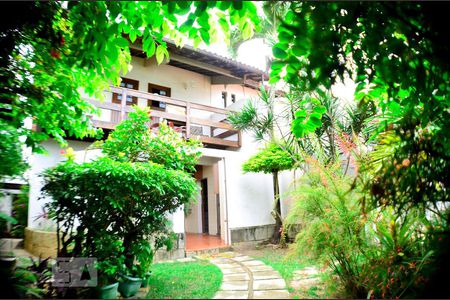 Casa para alugar com 640m², 5 quartos e 4 vagasFrente da casa