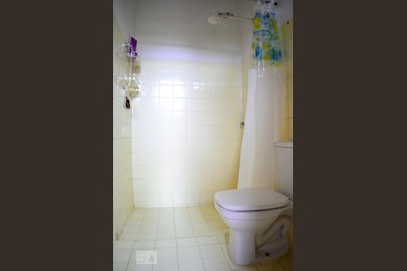 Casa para alugar com 640m², 5 quartos e 4 vagasÁrea de serviços quarto 5 e banheiro