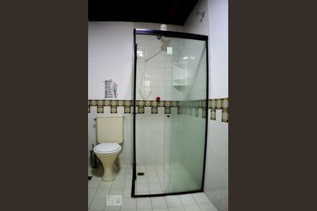 Casa para alugar com 640m², 5 quartos e 4 vagasQuarto 2 com banheiro