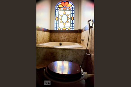 Quarto 1 com banheiro de casa para alugar com 5 quartos, 640m² em Pituaçu, Salvador