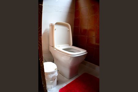 Casa para alugar com 640m², 5 quartos e 4 vagasBanheiro dos quartos