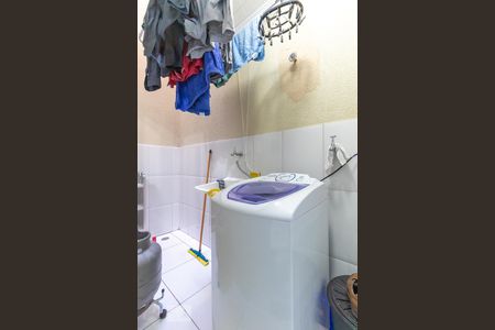 Casa de condomínio à venda com 60m², 2 quartos e 1 vagaÁrea de Serviço