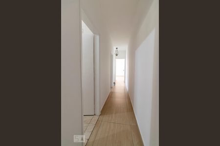 Corredor de casa para alugar com 3 quartos, 250m² em Jardim Textil, São Paulo