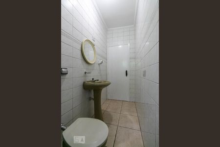 Banheiro da Sala de casa para alugar com 3 quartos, 250m² em Jardim Textil, São Paulo