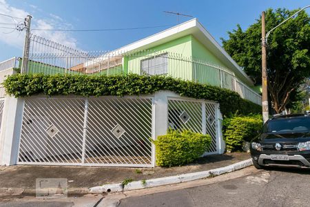 Casa para alugar com 250m², 3 quartos e 2 vagasFachada