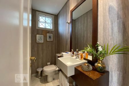 Casa para alugar com 412m², 5 quartos e 2 vagas Casa para alugar com 412m², 5 quartos e 2 vagasLavabo