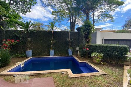 Casa para alugar com 412m², 5 quartos e 2 vagas Casa para alugar com 412m², 5 quartos e 2 vagasQuintal