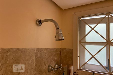 Casa para alugar com 412m², 5 quartos e 2 vagas Casa para alugar com 412m², 5 quartos e 2 vagasChuveiro