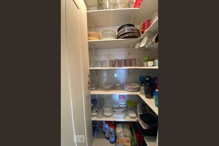 Casa para alugar com 412m², 5 quartos e 2 vagas Casa para alugar com 412m², 5 quartos e 2 vagasDespensa