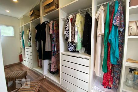 Casa para alugar com 412m², 5 quartos e 2 vagas Casa para alugar com 412m², 5 quartos e 2 vagasCloset da Suíte 1