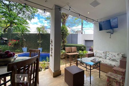 Casa para alugar com 412m², 5 quartos e 2 vagas Casa para alugar com 412m², 5 quartos e 2 vagasQuintal