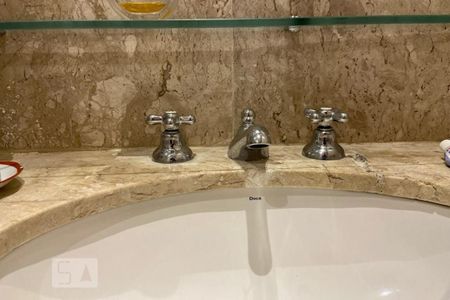 Casa para alugar com 412m², 5 quartos e 2 vagas Casa para alugar com 412m², 5 quartos e 2 vagasBanheiro - Torneira