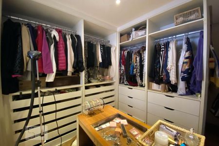 Casa para alugar com 412m², 5 quartos e 2 vagas Casa para alugar com 412m², 5 quartos e 2 vagasCloset da suíte 2