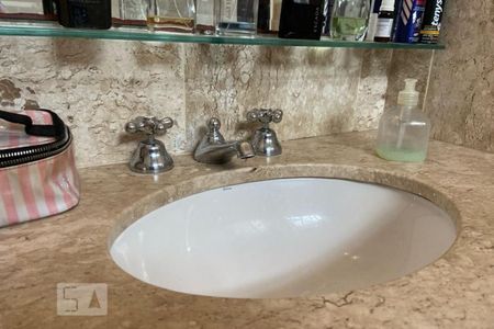 Casa para alugar com 412m², 5 quartos e 2 vagas Casa para alugar com 412m², 5 quartos e 2 vagasBanheiro - Torneira