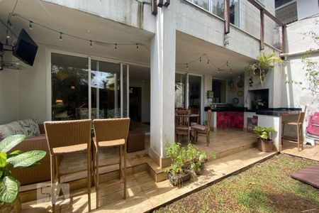Casa para alugar com 412m², 5 quartos e 2 vagas Casa para alugar com 412m², 5 quartos e 2 vagasQuintal