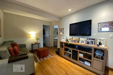 Casa para alugar com 412m², 5 quartos e 2 vagas Casa para alugar com 412m², 5 quartos e 2 vagasSala de Tv