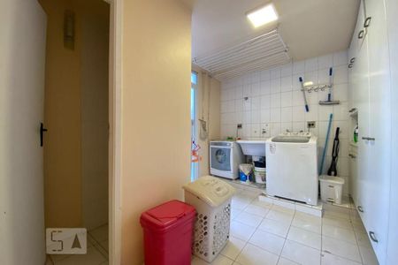 Casa para alugar com 412m², 5 quartos e 2 vagas Casa para alugar com 412m², 5 quartos e 2 vagasÁrea de Serviço