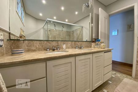 Casa para alugar com 412m², 5 quartos e 2 vagas Casa para alugar com 412m², 5 quartos e 2 vagasBanheiro da Suíte 2