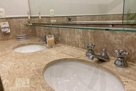 Casa para alugar com 412m², 5 quartos e 2 vagas Casa para alugar com 412m², 5 quartos e 2 vagasBanheiro - Torneira