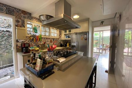 Casa para alugar com 412m², 5 quartos e 2 vagas Casa para alugar com 412m², 5 quartos e 2 vagasCozinha