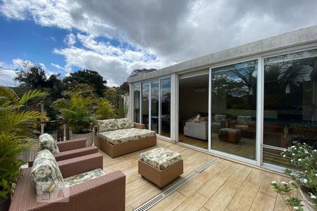 Casa para alugar com 412m², 5 quartos e 2 vagas Casa para alugar com 412m², 5 quartos e 2 vagasVaranda