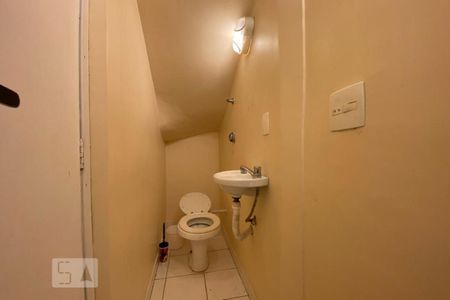 Casa para alugar com 412m², 5 quartos e 2 vagas Casa para alugar com 412m², 5 quartos e 2 vagasBanheiro de Serviço 2