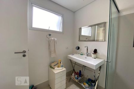 Casa para alugar com 412m², 5 quartos e 2 vagas Casa para alugar com 412m², 5 quartos e 2 vagasBanheiro da Suíte 1