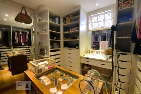 Casa para alugar com 412m², 5 quartos e 2 vagas Casa para alugar com 412m², 5 quartos e 2 vagasCloset da suíte 2