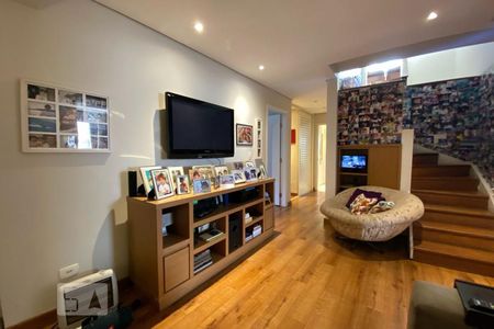 Casa para alugar com 412m², 5 quartos e 2 vagas Casa para alugar com 412m², 5 quartos e 2 vagasSala de Tv