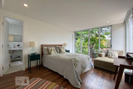 Casa para alugar com 412m², 5 quartos e 2 vagas Casa para alugar com 412m², 5 quartos e 2 vagasSuíte 3