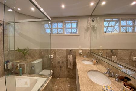 Casa para alugar com 412m², 5 quartos e 2 vagas Casa para alugar com 412m², 5 quartos e 2 vagasBanheiro da Suíte 2