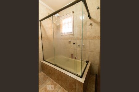 Casa à venda com 475m², 4 quartos e 5 vagasBanheiro do Quarto 1